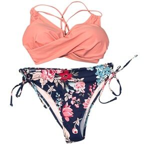 NWT Peach and Floral Bikini Set Size L NWT 🎄